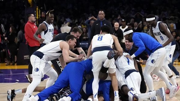 NBA常规赛火热开战：达拉斯独行侠VS孟菲斯灰熊，激情碰撞！