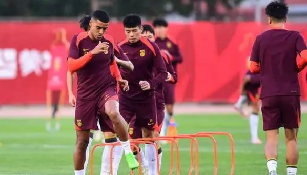 中国男足 0-25 输在哪？且看亚冠联赛中国球队的悲剧
