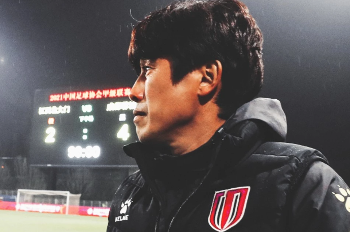 6月20日，成都蓉城队主教练徐正源和球员买提江出席了2024中国足协杯第四轮对阵上海三菱重工队的赛前新闻发布会。