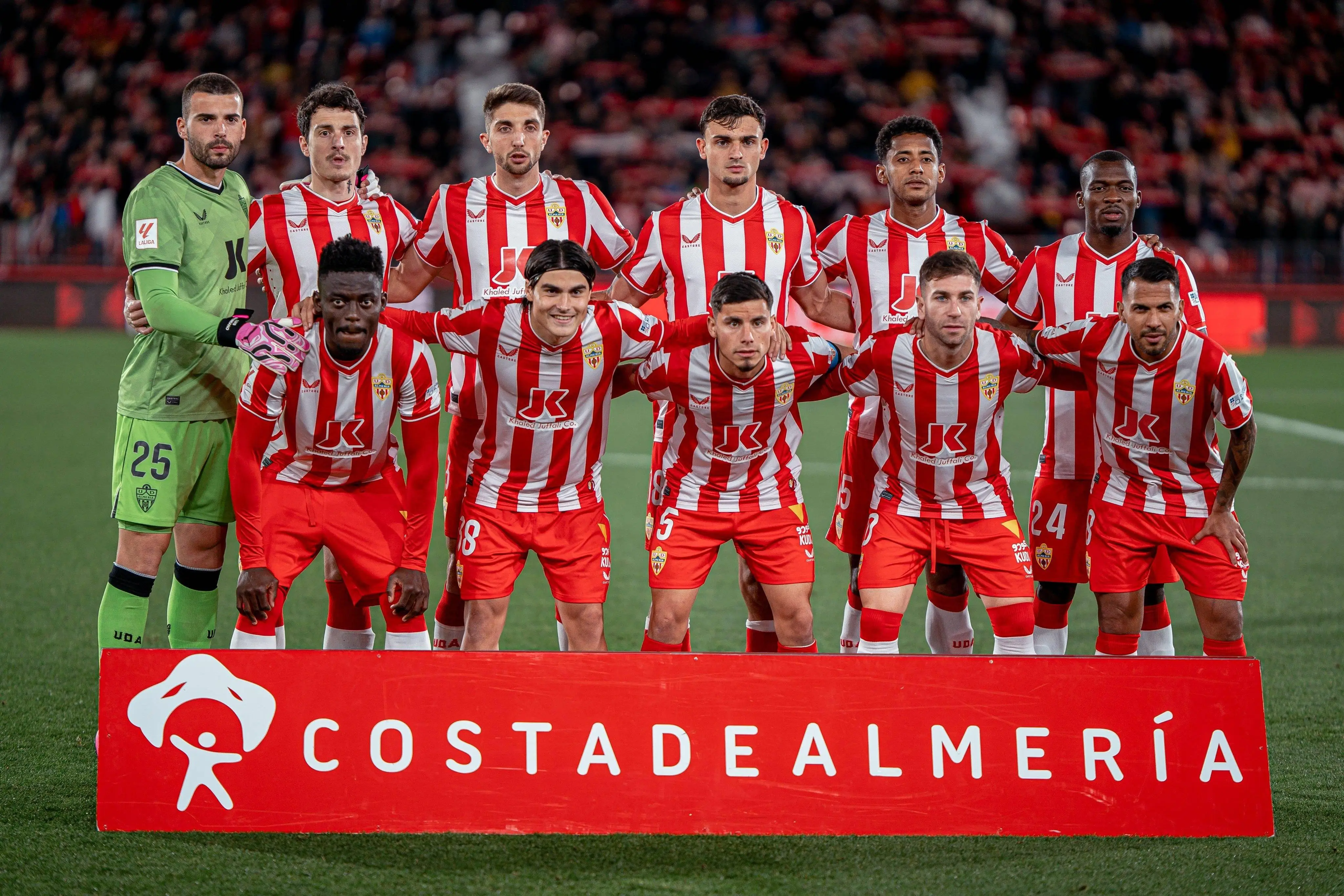 勒沃库森欧冠征途：<a href='/news/tag/1162869.html' style='color: blue;'>从惨败阴霾到逆袭曙光</a>